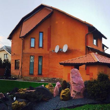 Hotel Corner House Lutsʼk Exterior foto